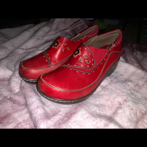 ❤️Crimson Clogs❤️ - Picture 2 of 2